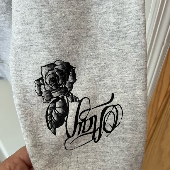 Demi Lovato Tattoo Sweatshirt Size Medium - Picture 7 of 7